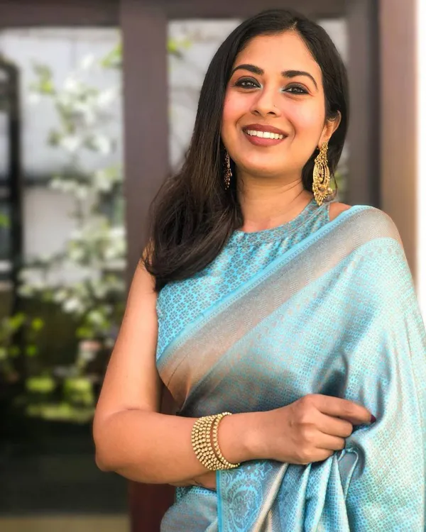 Blue_Woven_Banarasi_Jacquard_Saree_(Blue)